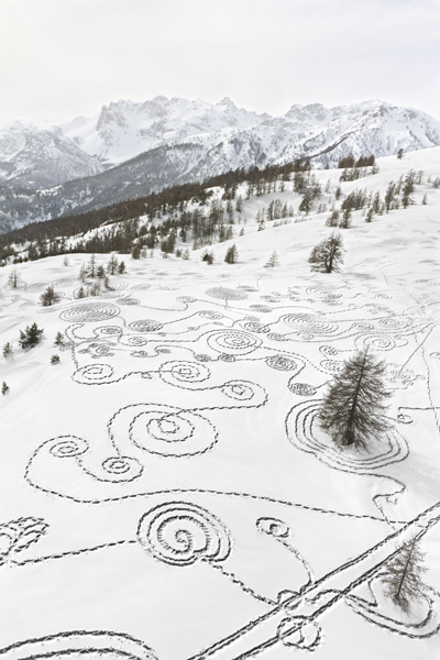 hinrichsen-snow-drawing-briancon-france